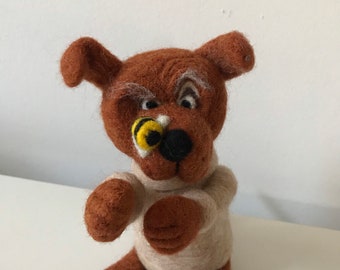 Needle felted dog, Needle felted bee, Birthday gift, Felted dog, Felted bee, Gift for dog lovers, Gift for friends and family, Teddy bear.
