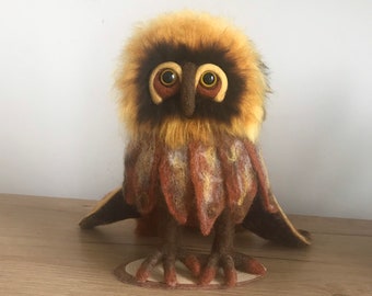 Needle felted owl, mystical owl, gift for owl lover, needle felted bird, Pagan gift, Wicca Owl, Birthday gift, owl gift, handmade owl.
