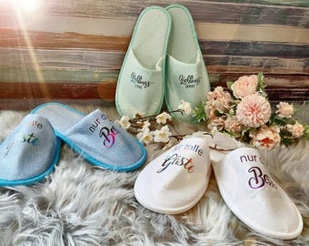 bequeme Gästepantoffeln aus Frottee in verschiedenen Farben mit Text, Hotelslipper, Wellness