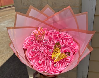 Hot pink roses with butterfly and small crown, eternal roses bouquet , birthday gift, roses, bouquets, forever lasting, ramo, ramobuchon