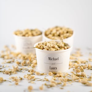 Coriandoli di fiori avorio gelsomino + tazza bianca + adesivo personalizzato / coriandoli di fiori secchi / coriandoli di fiori / matrimonio