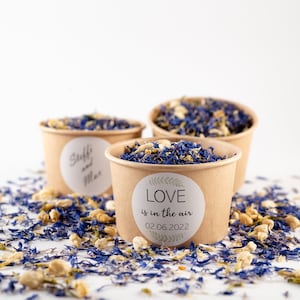 Confetti di fiori Blue Ivory + marrone tazza + adesivo personalizzato / coriandoli da fiori secchi / coriandoli di fiori / matrimonio