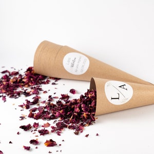 Confetti di fiori Red Romance + Coni in carta kraft + adesivo personalizzato / matrimonio / coriandoli per feste