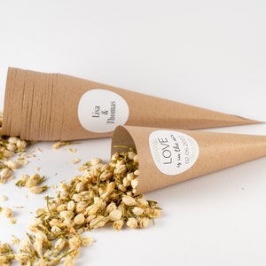 Confetti di fiori avorio gelsomino + coni di carta kraft + adesivo personalizzato / coriandoli per matrimonio / festa