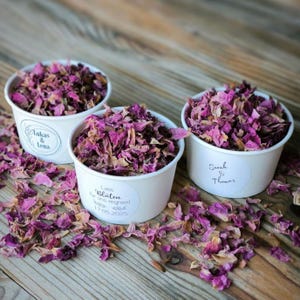 Coriandoli di fiori Pink Romance con bicchieri bianchi e adesivi personalizzati – Biodegradabili / Coriandoli per matrimoni / Coriandoli per feste