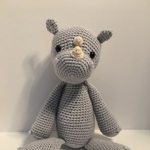 Amigurumi Nashorn häkeln, häkeln Nashorn, Amigurumi Nashorn, Häkeltier, Kuscheltier, handgemacht