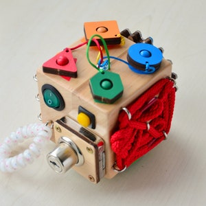 Juguete antiestrés para niños pequeños / Cubo pequeño de actividades para viajes / Juguete educativo de madera / Caja de actividades para niños pequeños / Juguete para autismo / Regalo de cumpleaños
