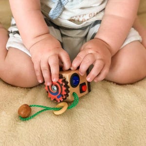Baby Gift, Wooden Toy, Montessori Toy, 1 Year Old Gift, Toddler Idea Gift, Sensory Toy, Travel Busy Cube, 1st Birthday Gift