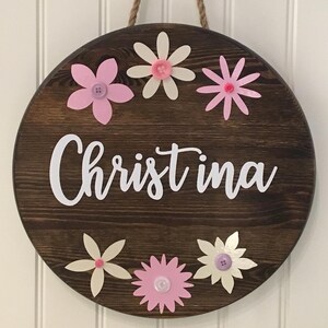 Round wood sign, Round nursery sign, Round kid sign, Flower sign, Vinly name sign, Nursery name sign, Nursery door sign, Nursery sign