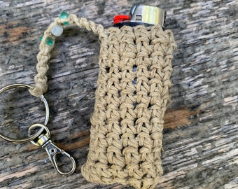 Brelok do zapalniczki z konopi z koralikami szklanymi | Uchwyt na zapalniczkę, zielono-białe etui z koralikami, akcesorium boho, festiwal