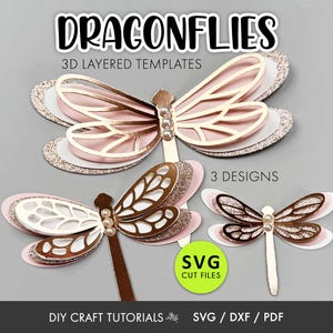 Puede incluir: Tres diseños de libélulas en capas en rosa, dorado y blanco. La imagen incluye el texto "DRAGONFLIES 3D LAYERED TEMPLATES" y "3 DESIGNS". Los archivos de corte SVG están disponibles para tutoriales de manualidades.