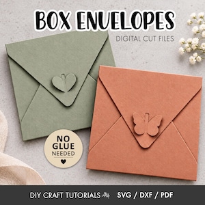 Könnte beinhalten: Zwei quadratische Papierumschläge in Salbeigrün und Terrakotta, jeweils mit einem gestanzten Verschluss in Herz- oder Schmetterlingsform. Der Text lautet BOX ENVELOPES DIGITAL CUT FILES, NO GLUE NEEDED und DIY CRAFT TUTORIALS SVG DXF PDF.