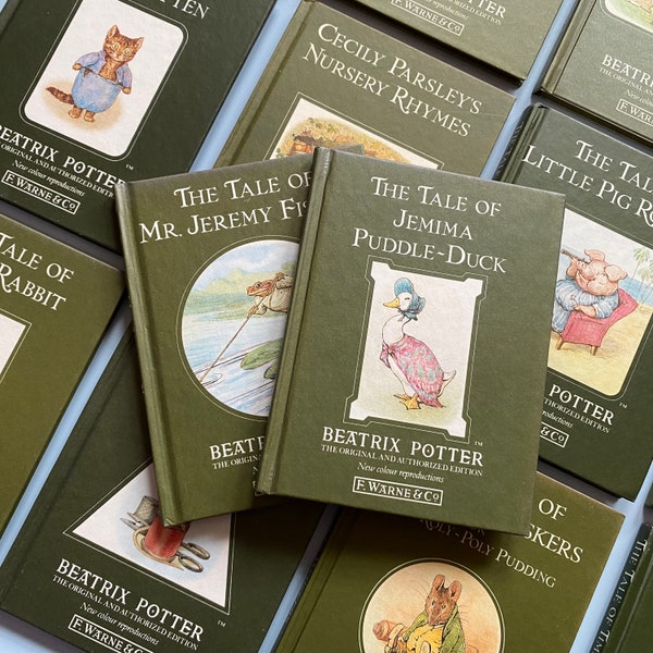 23 Beatrix Potter F Warne & Co Green Books - Beatrix Potter Bedtime Story des années 1980 - Peter Rabbit - Mme Tiggy Winkle - Livres classiques