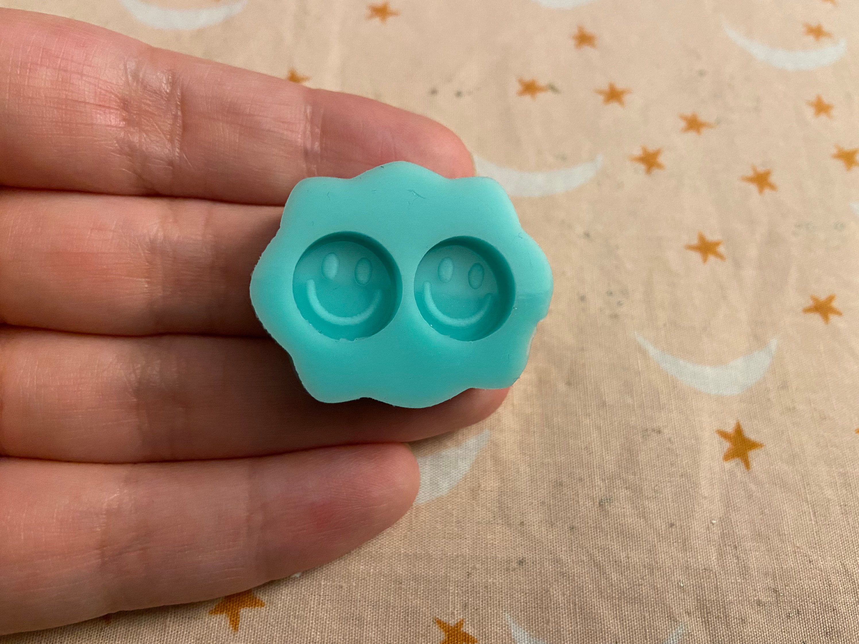 Emoji Chocolate Molds. KITCHENATICS Nonstick BPA-free Small Silicone Molds  for Candy, Emoji Molds Silicone for Mini Candy Molds, Jello, Gummy Candy,  Silicone.