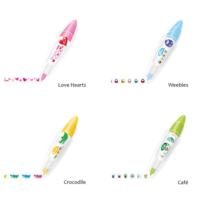 Pu&ograve; includere: Quattro penne correttive con diversi design. I design sono Love Hearts, Weebles, Crocodile e Cafe. Ogni penna ha un corpo in plastica trasparente con un design colorato sul davanti.