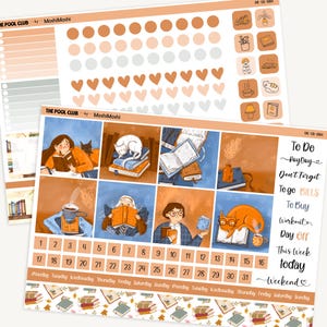 Puede incluir: Un conjunto de pegatinas para planificador con ilustraciones de personas leyendo, gatos, libros y tazas de café. Las pegatinas incluyen elementos funcionales como números de fecha, listas de tareas y corazones y puntos decorativos. La paleta de colores es cálida, con tonos naranja, azul y marrón.