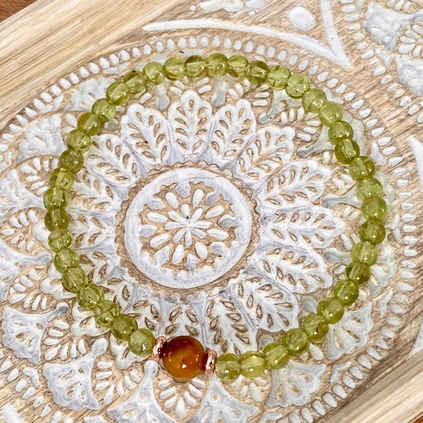 4mm peridot & 6mm Tiger's Eye Bead Bracelet, Inner Strength and Protection Bracelet, Healing Energy Bracelet, Daily wear Bracelet for women