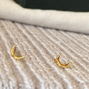 Crescent Moon Stud Earrings. Hypoallergenic Minimalist Dainty Gifts for Girls, Birthday, Gift for mom, Small Tiny Studs Silver Earrings. Yellow gold plated