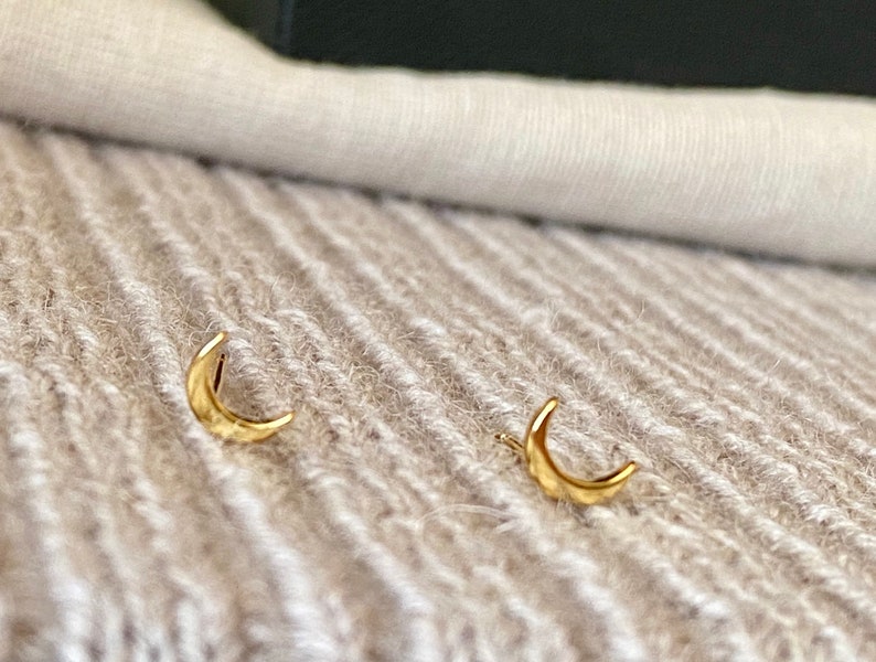 Crescent Moon Stud Earrings. Hypoallergenic Minimalist Dainty Gifts for Girls, Birthday, Gift for mom, Small Tiny Studs Silver Earrings. Yellow gold plated