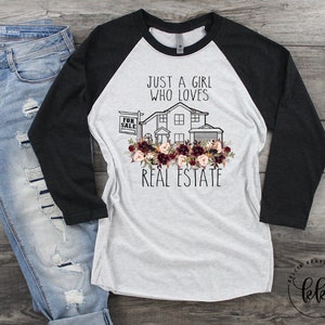 Just A Girl Who Loves Real Estate Sublimation Next Level Raglan- Realtor Tee- Agente Inmobiliario Regalo- Camiseta de agente inmobiliario- Regalo de agente inmobiliario