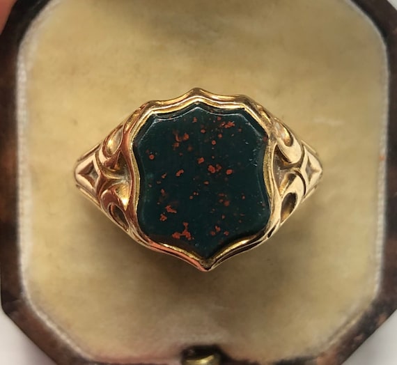 18 carat Victorian signet ring with bloodstone shi