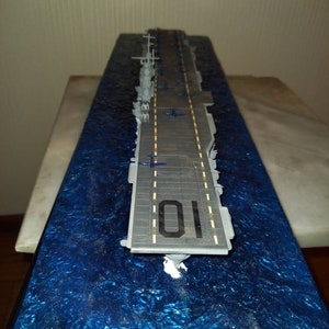 USS Yorktown (CV-10) vliegdekschip met diorama