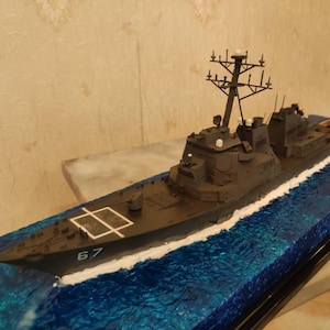 Diorama de água do navio destróier da classe USS Arleigh Burke
