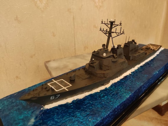 1/700 DDG69 アーレイ・バーク級駆逐艦 USS Milius ジオラマ