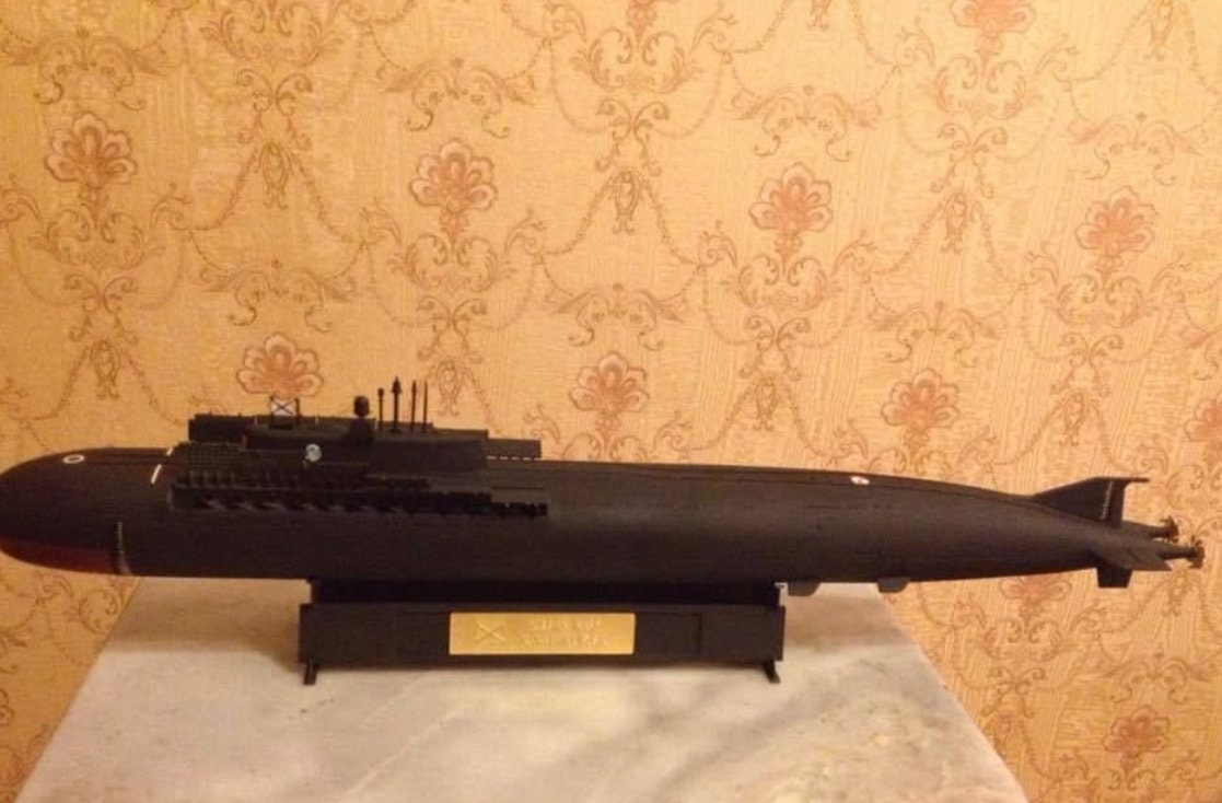 K-141 \" KURSK “ クルスク　ロシア原子力潜水艦　1/350 Zvezda 1/350 scale Russian nuclear submarine K-141 Kursk