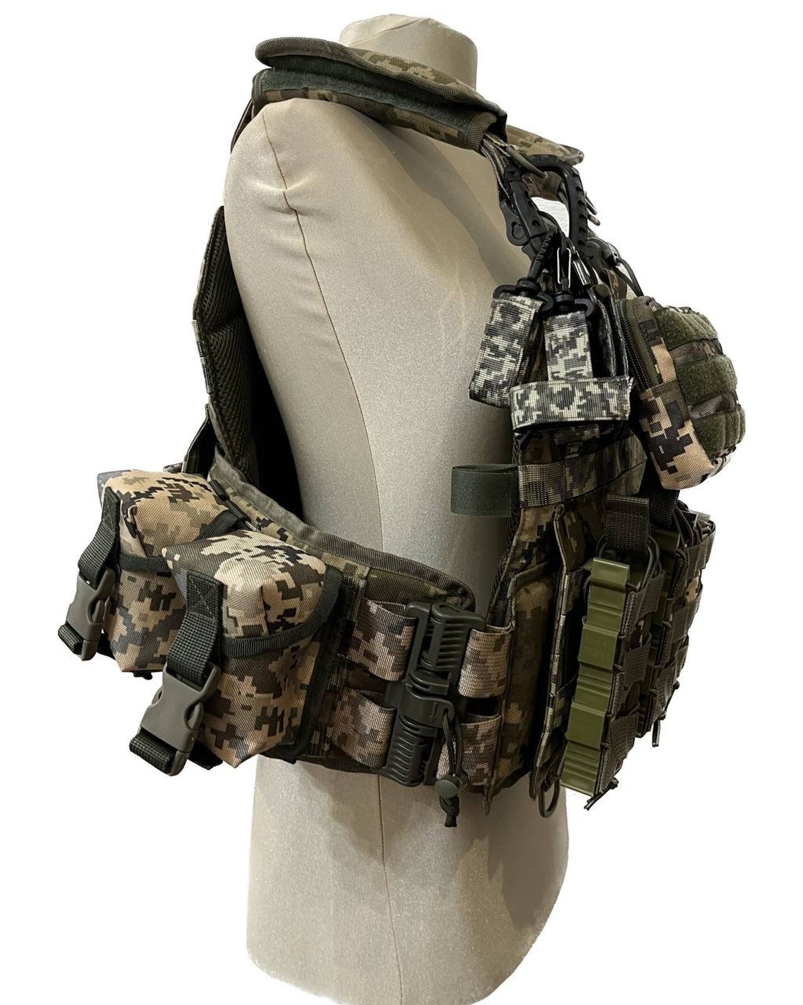 Ukrainian Military Body Armor Body Kit Kit Pouches All Included MM14