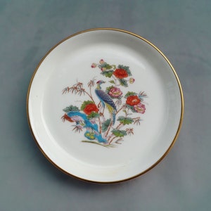 Wedgwood Jewellery Round Box, Vintage Ceramic box, White Jewellery box retro, GrandMaChestShop, Embossed Peacock Wedgwood box with lid
