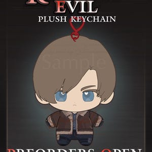 FÖRBESTÄLL Leon-inspirerad plyschnyckelring | 10 cm | rött hjärtspänne | Fantillverkad