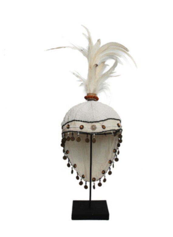 Coiffe en Perles avec Des Plumes Blanches