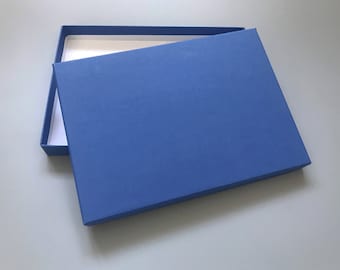 NOUVEAU - Boîte A5 bleue CLASSIQUE & ÉLÉGANTE comme boîte cadeau / boîte photo stable + traitée avec précision en bleu royal, bleu royal + carte gratuite