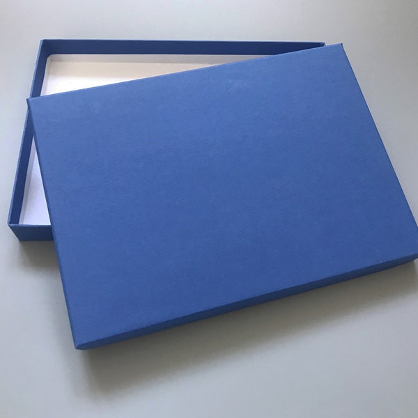 NEU - Blaue A5 Schachtel KLASSISCH & ELEGANT als Geschenkbox/ Fotobox stabil + präzise verarbeitet in Royal blau, Königsblau + Gratis-Karte