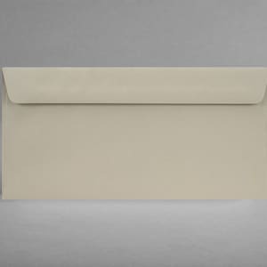 WOESTIJN: Set van 5 enveloppen DIN lang, C6/5 zandkleurig duurzaam, 22,4 x 11,4 cm, ongelijnd, zonder kijkvenster, zelfklevend + gratis kaart (VE5)