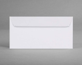 BLANC : Lot de 5 enveloppes DIN long, C6/5, 22,4 x 11,4 cm, non lignotées, nervurées, gaufrage de logo, sans fenêtre de visualisation, autocollant + carte libre (VE5)