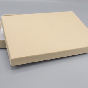 A6 Caja de color arena ATEMPORAL y SOSTENIBLE como caja de regalo / Caja de fotos / Caja de cartón / Caja de regalo estable + procesada con precisión + Tarjeta gratuita