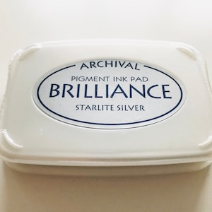 TAMPONE PER TIMBRI SILVER BRILLIANCE - Tampone per inchiostro pigmentato di artoz, ad asciugatura rapida e adatto per la goffratura + cartoncino gratuito