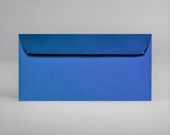 ROYAL BLUE: Set of 5 envelopes DIN long, C6/5, 22.4 x 11.4 cm, ribbed, with logo embossing, without viewing window, self-adhesive + free card (VE5)