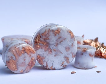 White Resin Ear Tunnels with Copper Flakes: Biobased Gauges