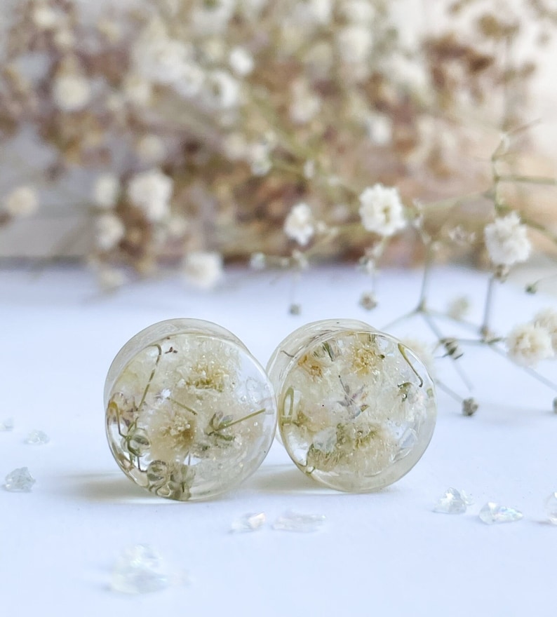 Bouchons floraux blancs, Bouchons d'oreilles transparents avec vraies fleurs, Tunnels auriculaires, Jauges BIO, Cadeau pour tous, Jauge de mariage, Bouchons naturels image 1