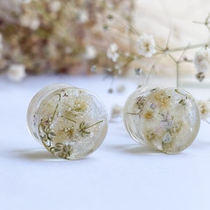 Bouchons floraux blancs, Bouchons d'oreilles transparents avec vraies fleurs, Tunnels auriculaires, Jauges BIO, Cadeau pour tous, Jauge de mariage, Bouchons naturels image 2