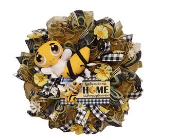 Welcome Bumble Bee Wreath, Bee Keeper Gift, Buffalo Plaid Black, White and Yellow Door Hanger, Honeybee Decor, Honeycomb/Bee Hive Front Door