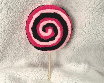 Sucette enveloppée dans un fil rose, rose vif et noir, décoration d'Halloween, décoration de sensibilisation au cancer du sein, faux accessoire de bonbon, décoration de couronne