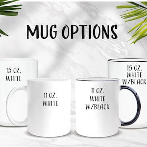 Peut inclure: Quatre tasses en c&eacute;ramique blanche avec inscription noire. Les tasses sont disponibles en deux tailles&nbsp;: 11&nbsp;onces et 15&nbsp;onces. Les tasses de 15&nbsp;onces sont disponibles en blanc ou en blanc avec une bordure et une poign&eacute;e noires.