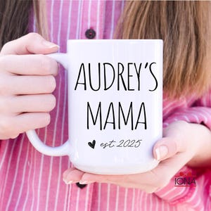 Taza para mamá, ideas de regalo para mamá primeriza, regalo para nuevos padres, taza de café para mamá, taza de café personalizada, idea de regalo personalizada para el Día de la Madre imagen 6