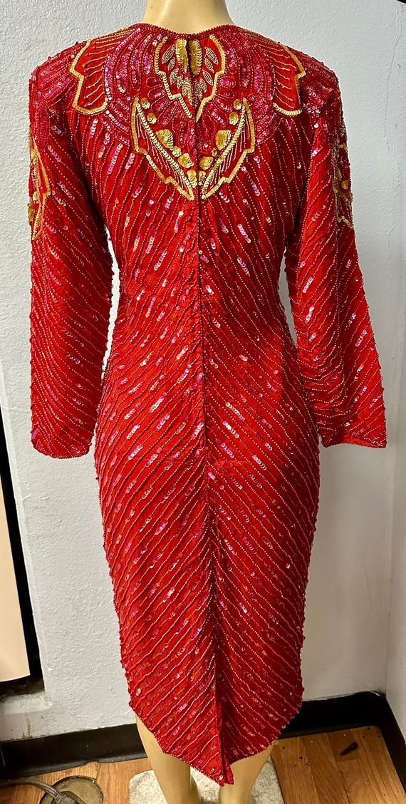 Robe rouge et or deals