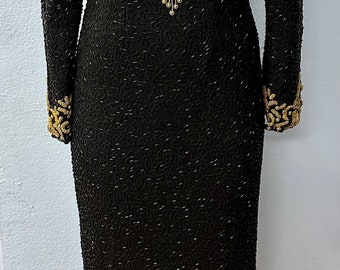 Robe de soirée élégante à paillettes noire avec paillettes dorées