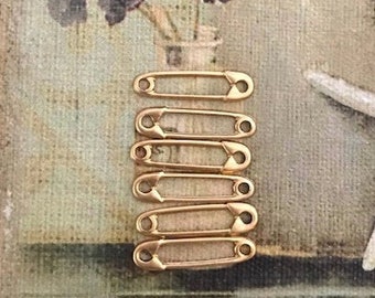 12 latón Tiny Safety Pin Stampings, 21x6mm, Raw Brass Stampings, Safety Pin